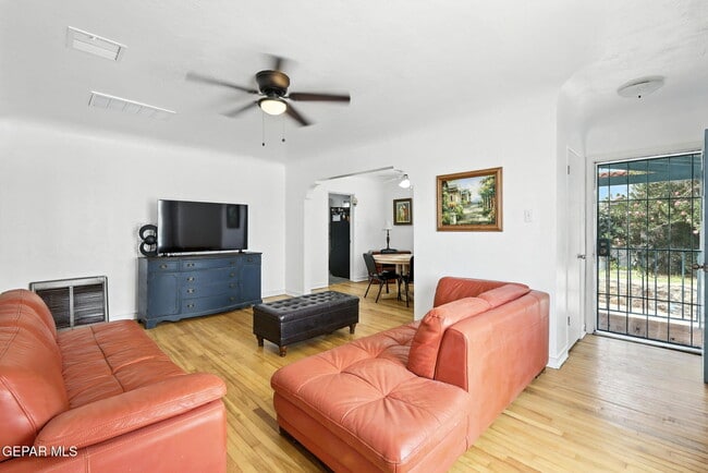 Photo - 4505 Pershing Dr