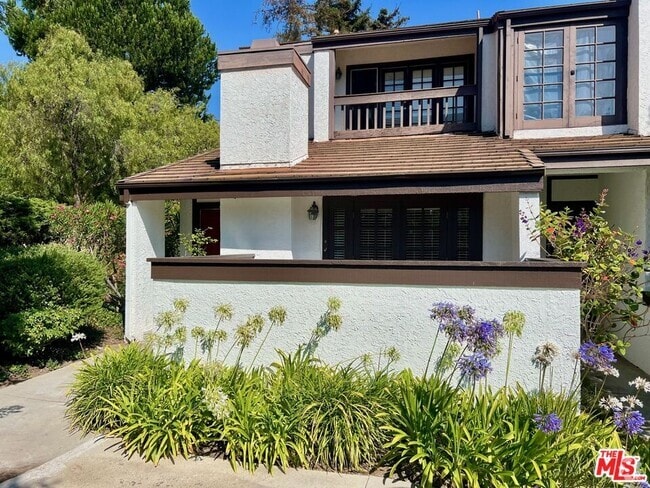 Building Photo - 1586 Palisades Dr Rental