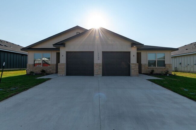 Building Photo - 1149 Lindsey Dr Unit 1149 Lindsey Drive -  A Rental