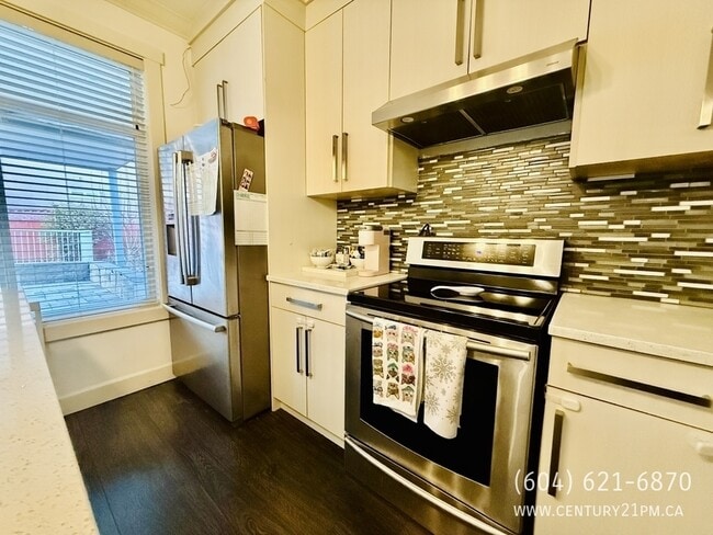 Photo - 13275-13290 90 Ave