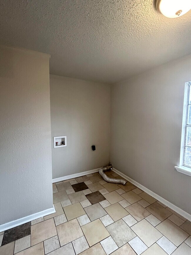 Photo - Xenial-Tuscaloosa Ave Unidad 8