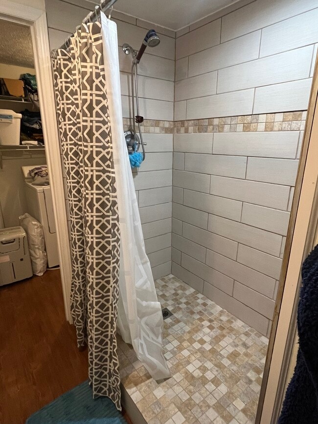 Photo - 2111 Lusters Gate Rd Unit B