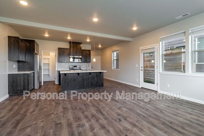 Photo - 8715 NE 43rd Pl