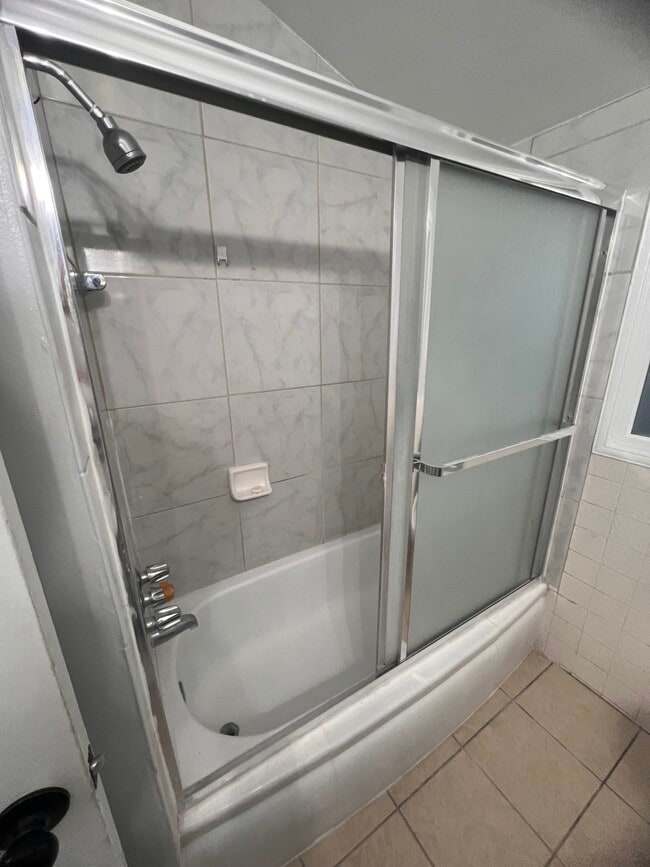 Photo - 2402 Schoolside Ave