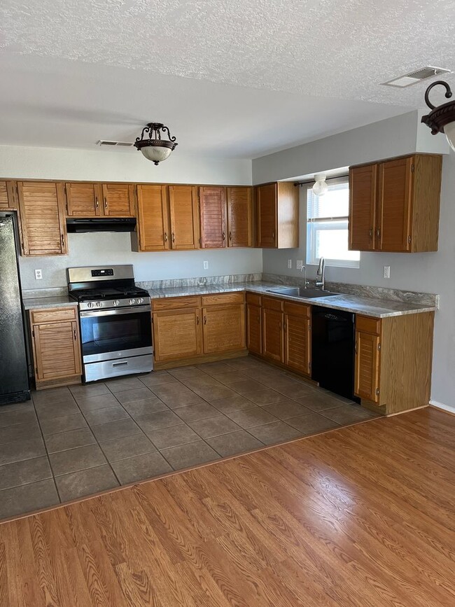 Photo - 6175 Roadrunner Loop NE