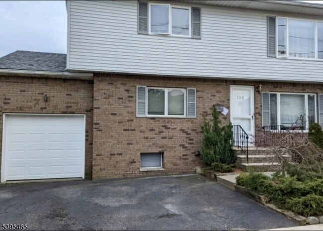 Building Photo - 128 Lee St Unit 1