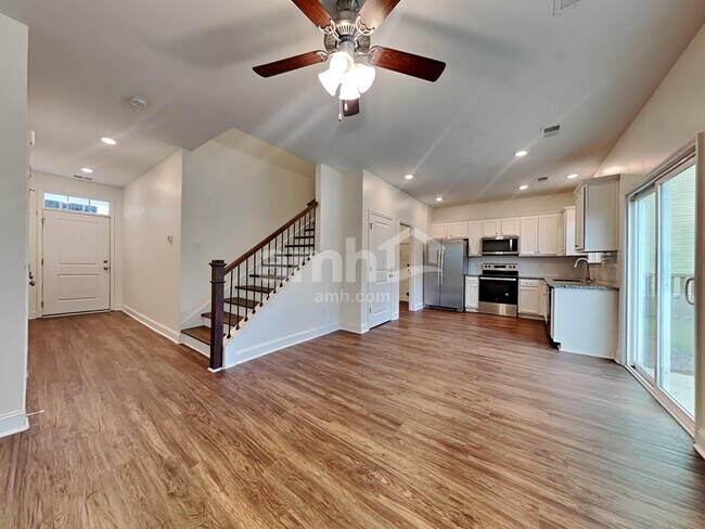 Photo - 334 Azore Way