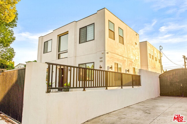Building Photo - 535 N Formosa Ave Rental