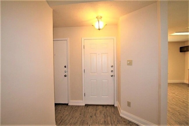 Photo - 605 Elder Way