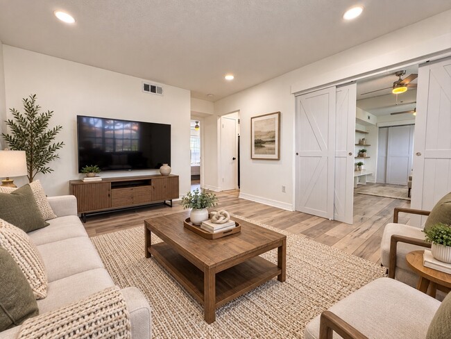 Building Photo - 3131 Southwest Fwy Unit C35