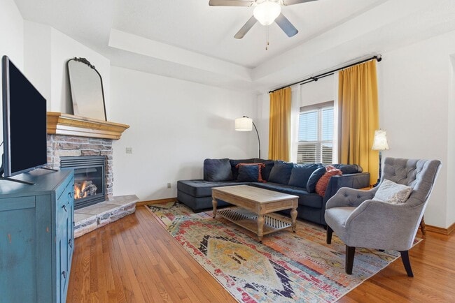 Photo - 3 Bedroom | 2 Bathroom | 2 Car Garage| Ozark MO | Fireplace | Separate Green House/Office | Fence...