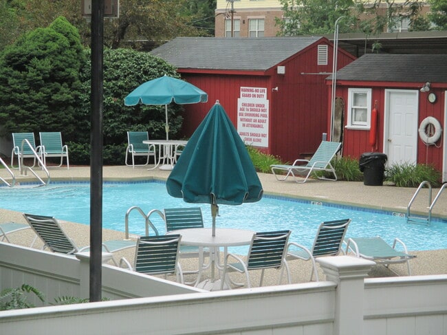 Photo - 10 Hammond Pond Pkwy Unit 106