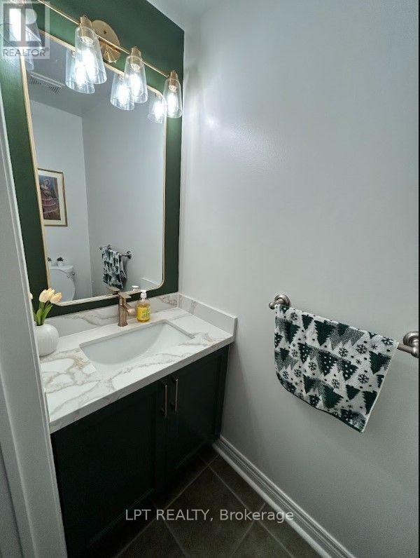 Photo - 125 Hall St