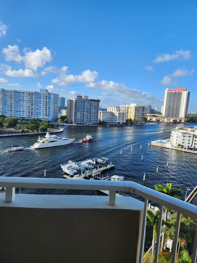 Building Photo - 1965 S Ocean Dr Unit 9q