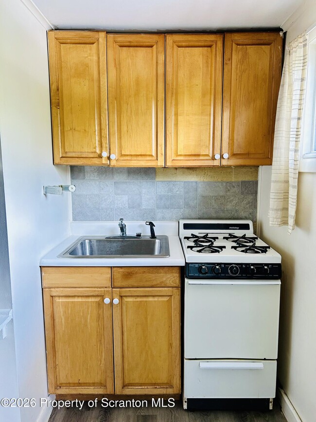 1393-1395-1395 Old Trail Rd