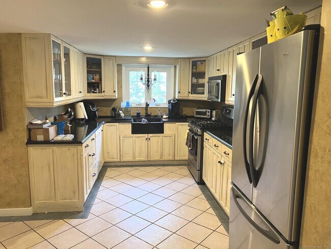 Photo - 566 W Main St