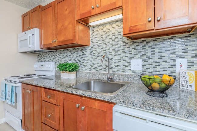 Building Photo - Margeaux Metairie Apartments