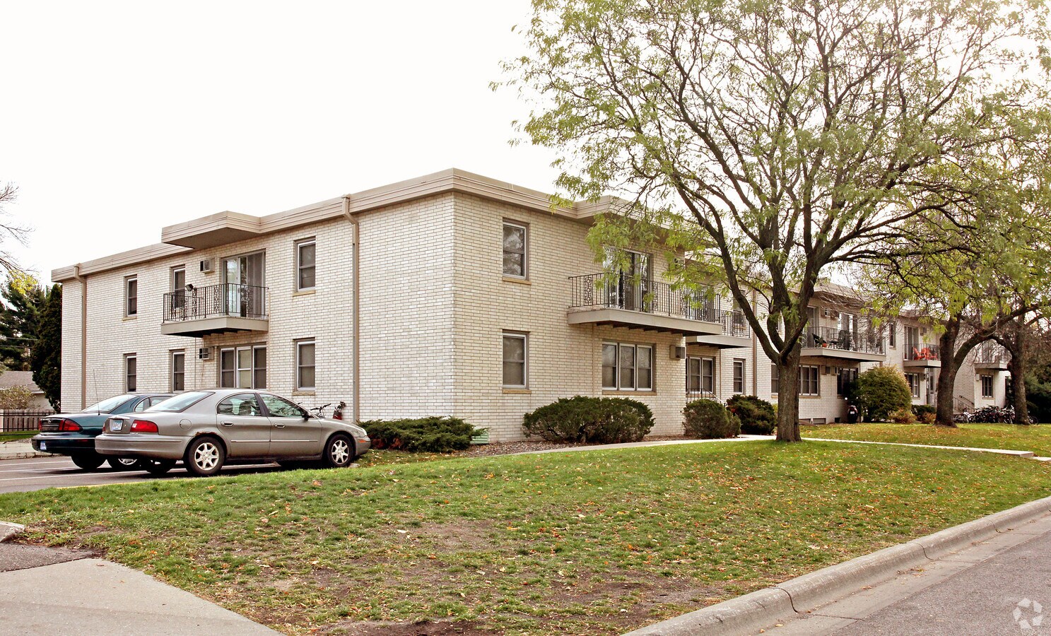 Photo - 2924-2930 Snelling Ave N Apartments