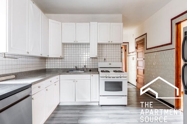 Building Photo - 2042 W Armitage Ave Unit 1 Rental