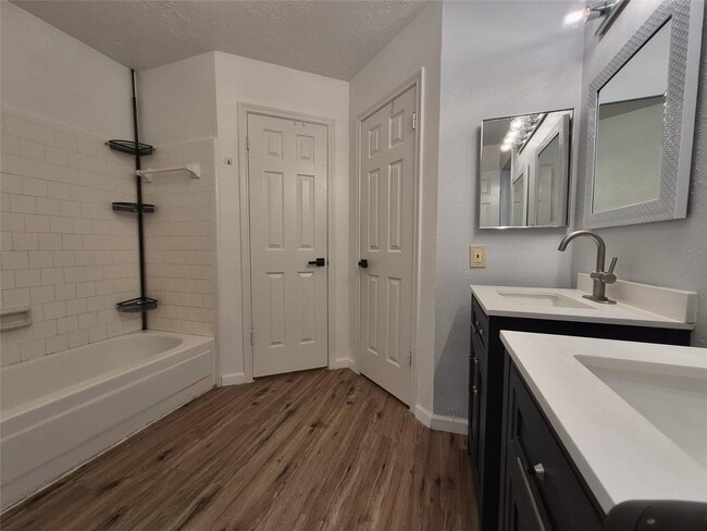 Photo - 5110 Kleindale Dr