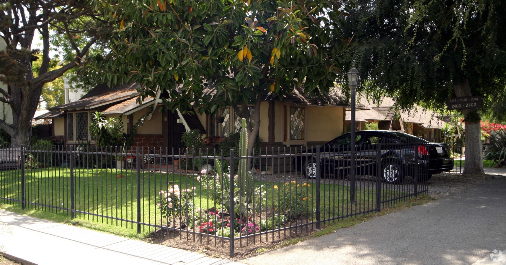 Photo - 2314-2402 S Shenandoah St Apartments