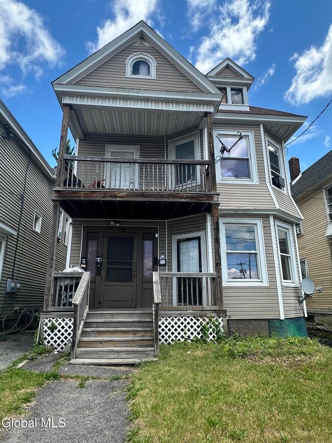 Building Photo - 1213 State St Unit 1