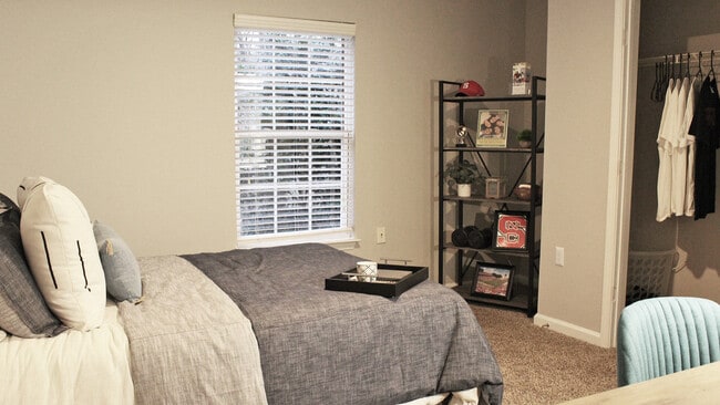 Vista completa del dormitorio - Centennial Village Student Housing