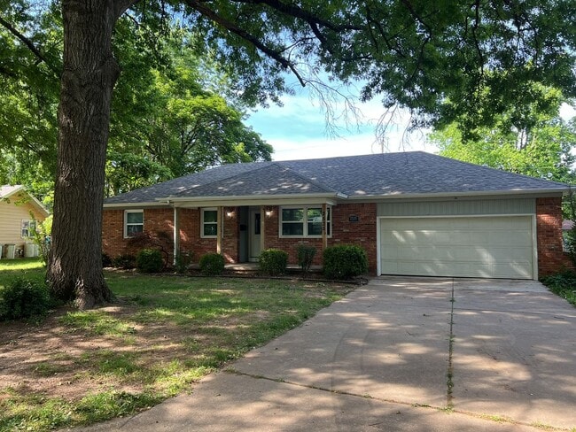Photo - Recently Remodeled 3 Bed / 2 Bath near Mercy Hospital