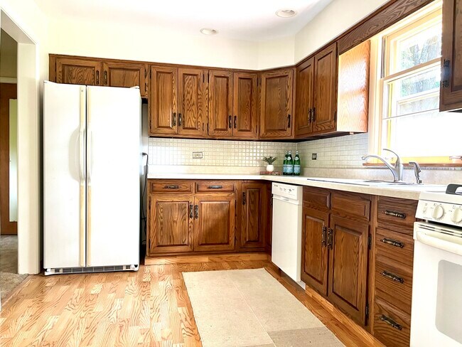 Photo - 4633 Oakwood Ave