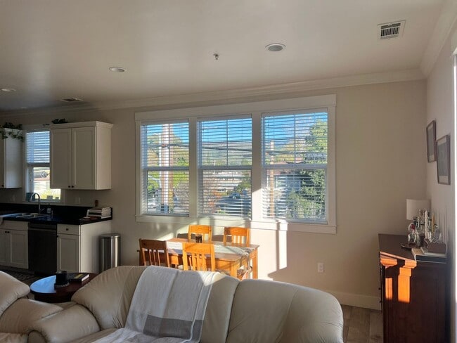 Photo - 399 Foothill Blvd