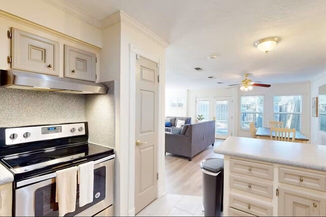 Photo - 3935 Knollcrest Dr