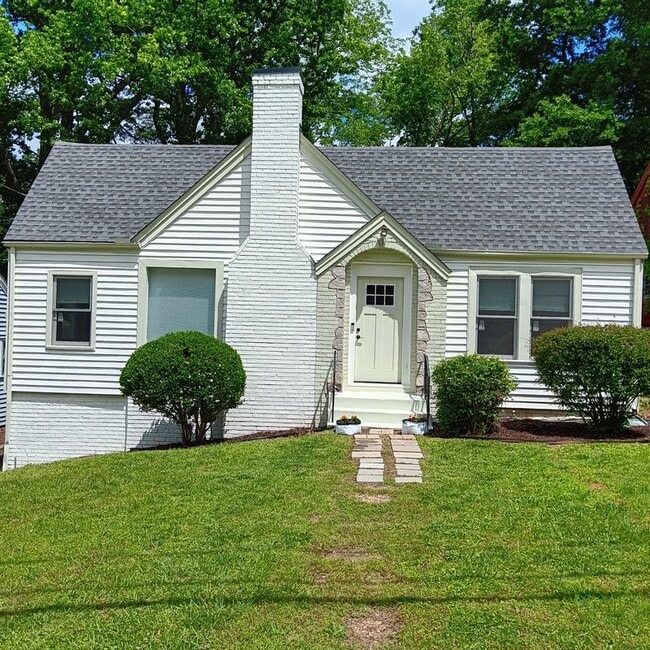 Photo - 246 Mathewson Pl SW House