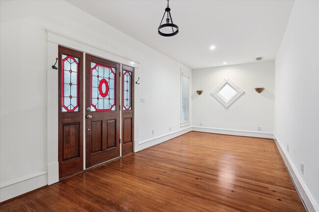 Photo - 208 E 12th St