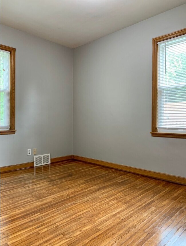 Photo - Spacious 4 Bedroom 1 Bath house in Crystal!!