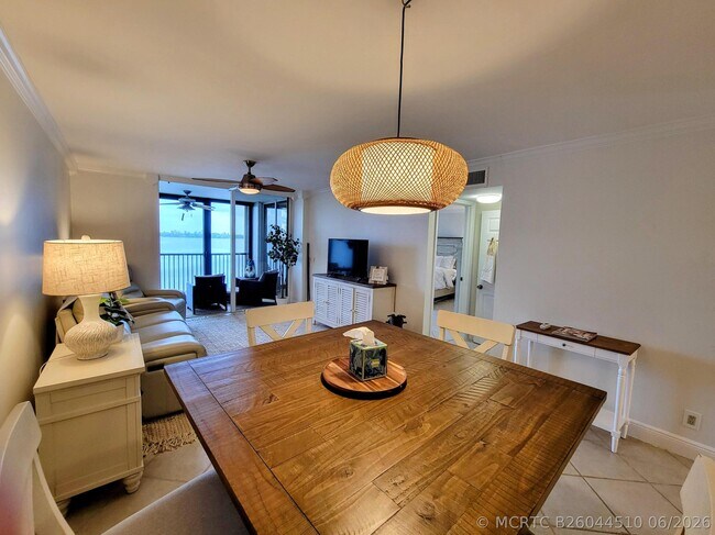 Photo - 111 Lake Emerald Dr Unit 406
