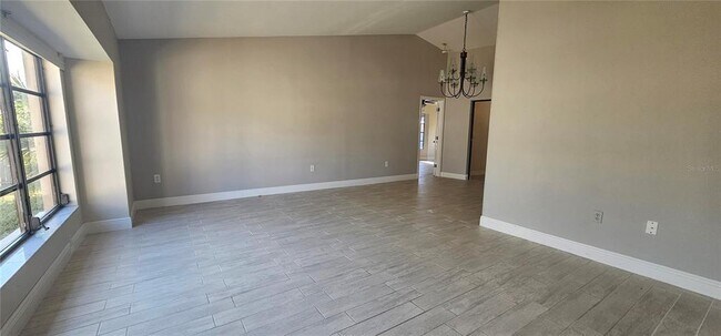 Photo - 383 Kenova St