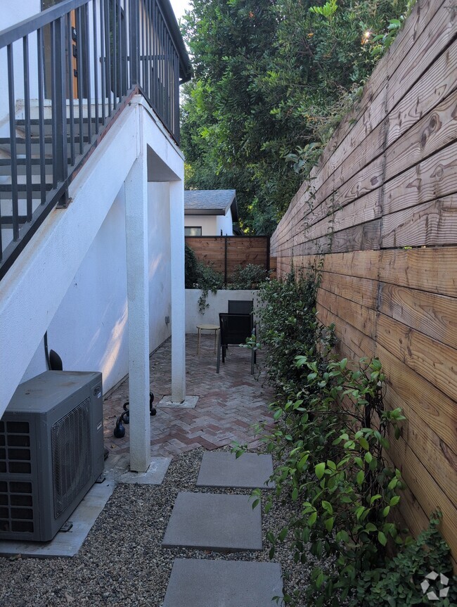 Building Photo - 4329 Allott Ave Unit 4331 Rental