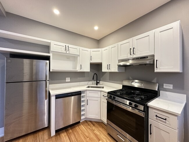 Photo - 639 W Cornelia Ave Unit S3