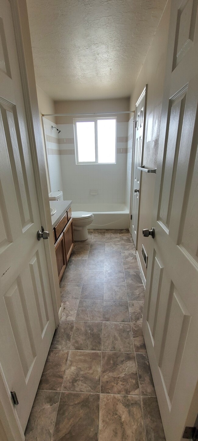 Photo - 1524 W 200 S