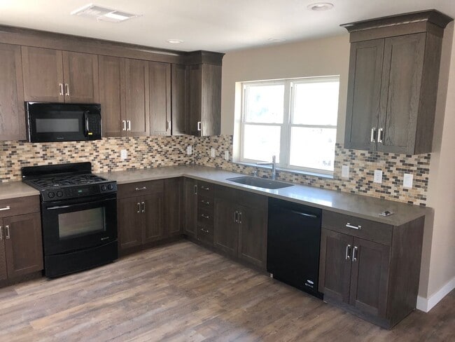 Photo - Thomas Cross Unidad 416 1/2 J Street