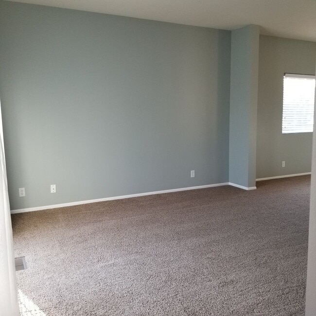 Photo - 4 Bedroom Millard Home!