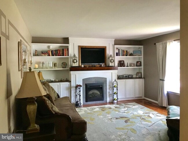 Photo - 8 Plumosa Dr