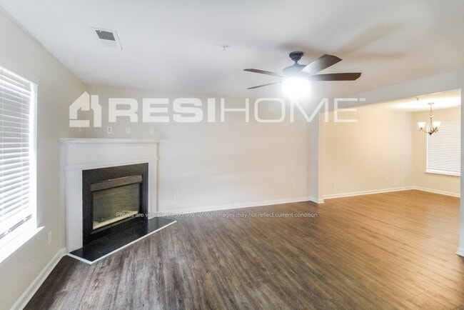 Photo - 211 Coral Cir