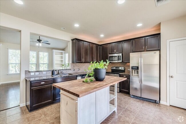 Building Photo - 711 Heritage Springs Trail Rental