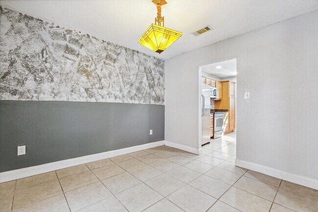 Photo - Beautiful Woodmere Single