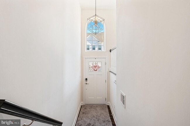 Photo - 2762 Lady Slipper Rd