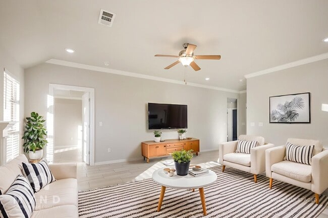 Photo - 1061 Lakeview Dr