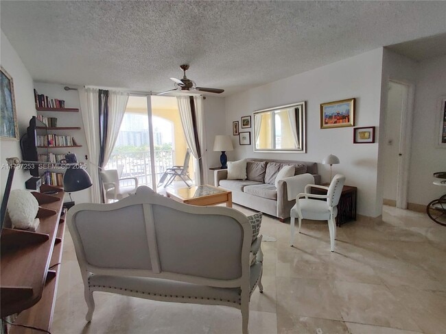 Photo - 19877 E Country Club Dr Unidad 3606
