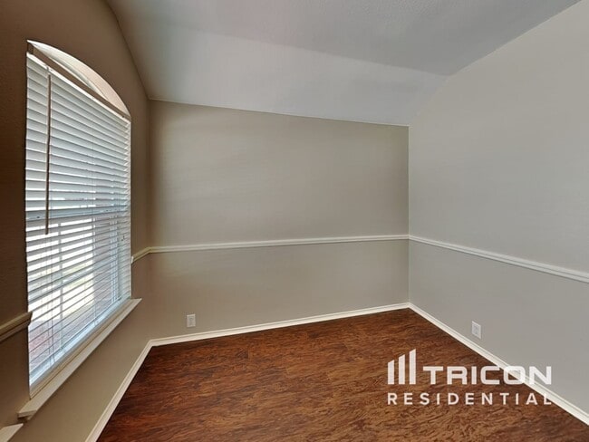 Photo - 317 Welch Dr