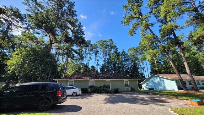 Building Photo - 7119 SW 45th Pl Unit A Rental